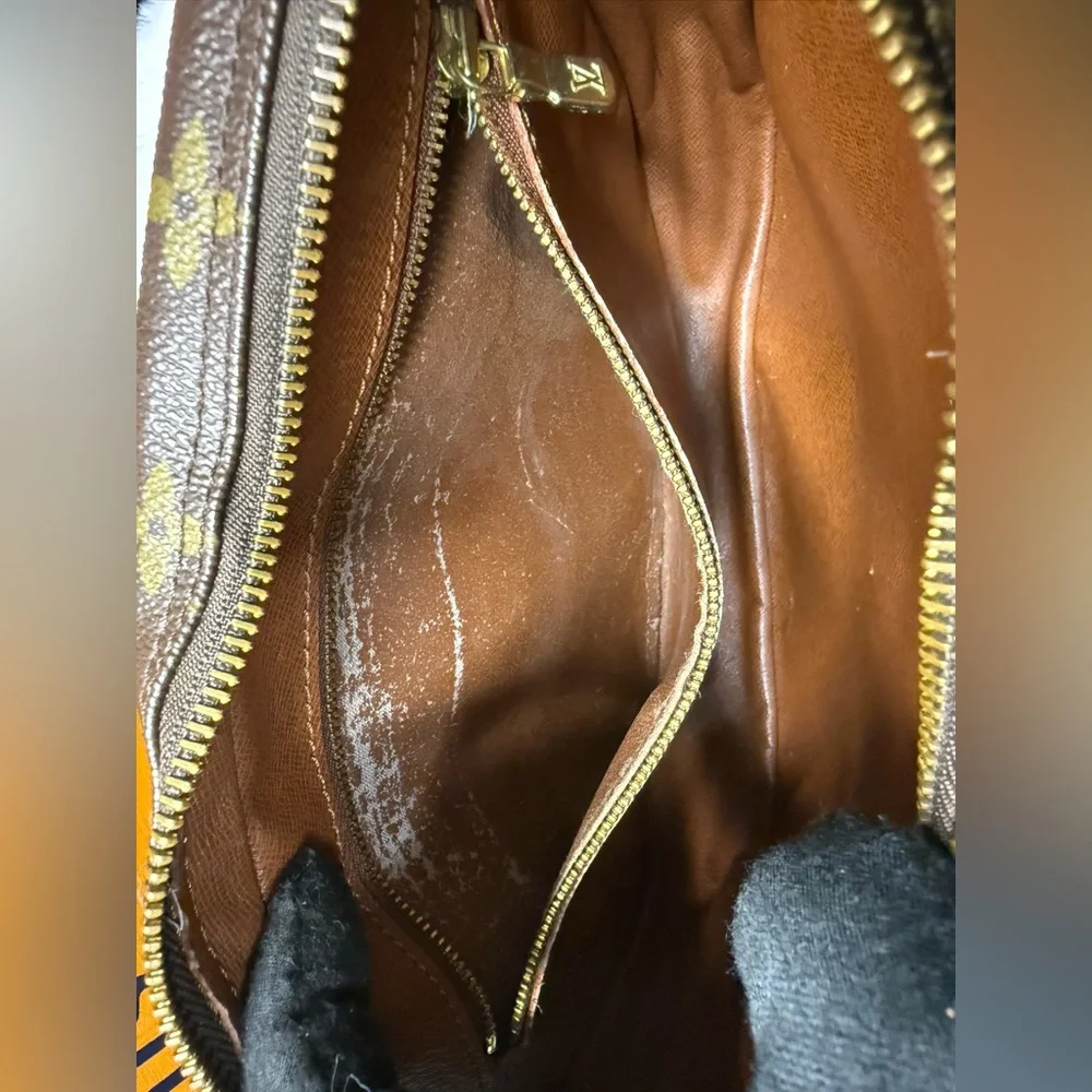 LOUIS VUITTON-MI883 Jeunefille Monogram Canvas Crossbody Bag - Picture 13 of 16